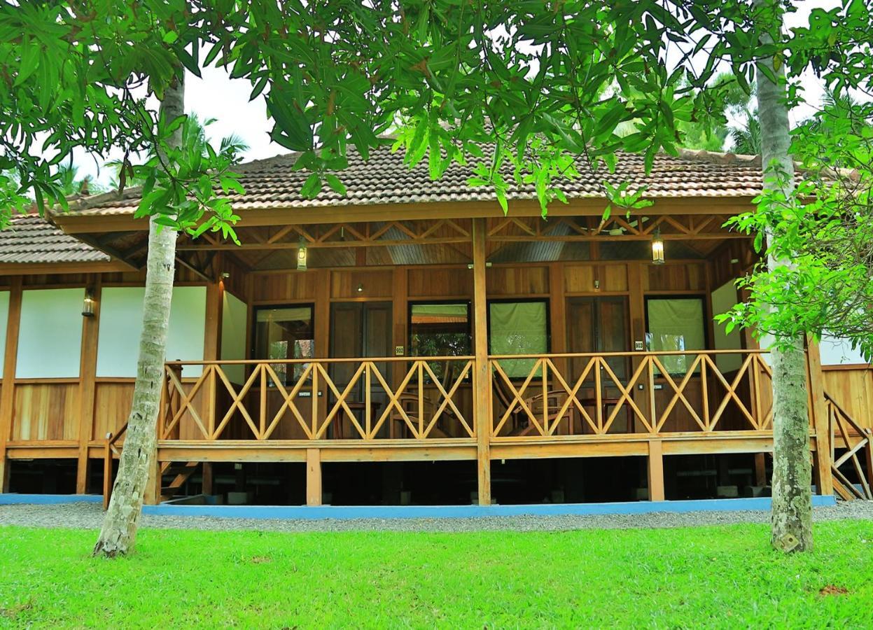Estuary Sarovar Premiere Poovar Island Экстерьер фото